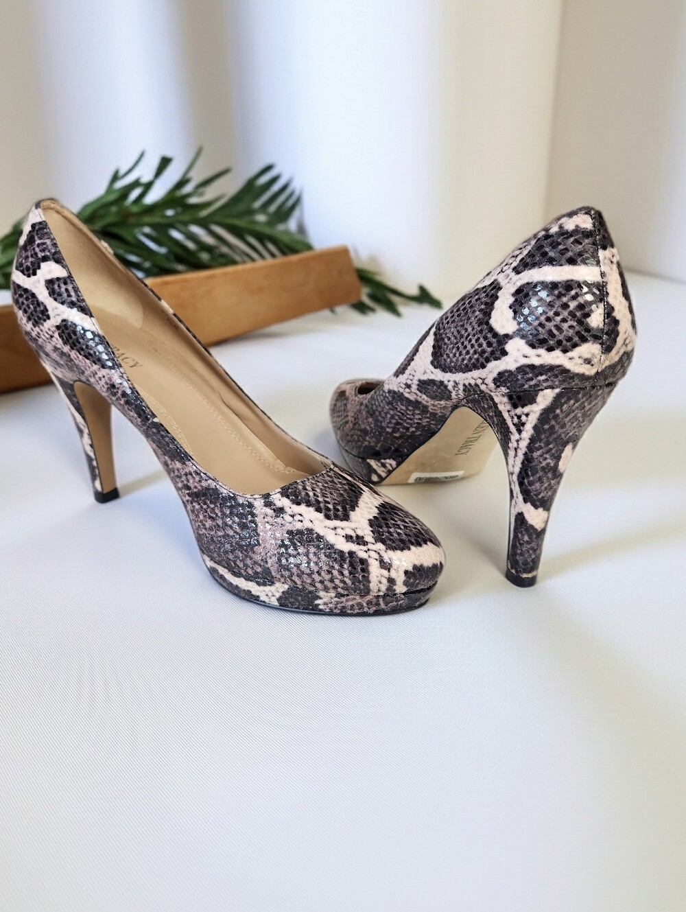Ellen Tracy Patton Snake Print Heels Size 7.5